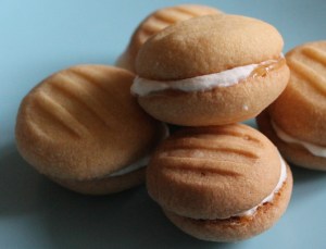 melting moents with grapefruit cream